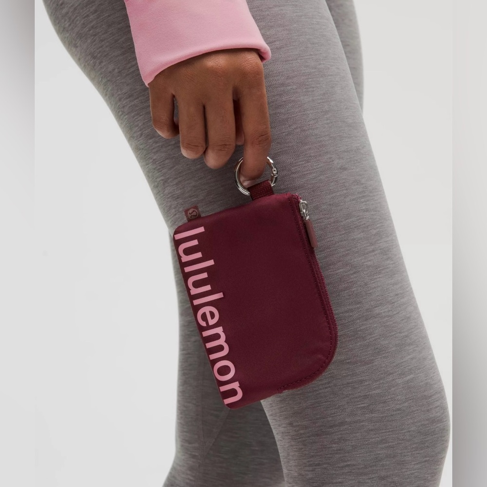 Lululemon NWT Clippable Card Pouch Burgundy Wristlet